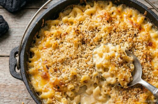 Mac 'n' Cheese Grillrezept im Dutch Oven